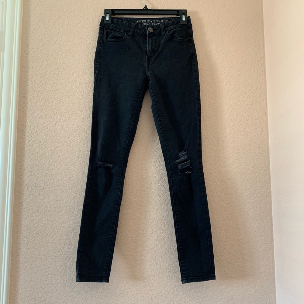 AE Distressed black high waisted Skinny Jegging
